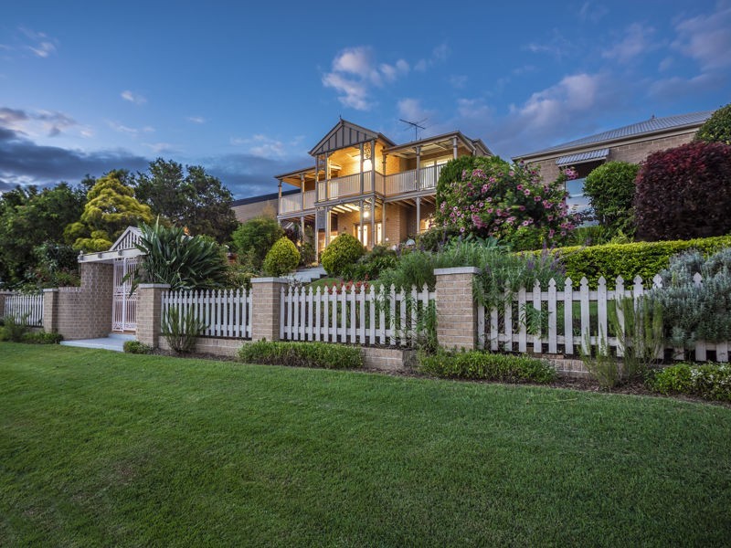 45 Oakmont Crescent, Albany Creek QLD 4035