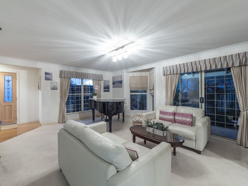 45 Oakmont Crescent, Albany Creek QLD 4035
