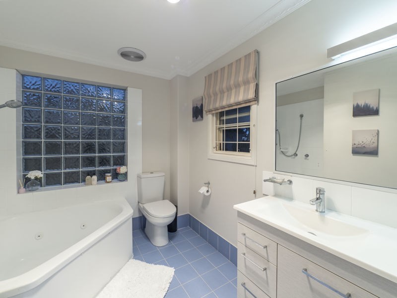 45 Oakmont Crescent, Albany Creek QLD 4035