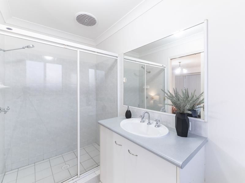 12 Meilland Court, Eatons Hill QLD 4037