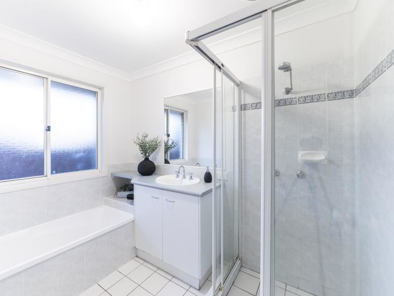 12 Meilland Court, Eatons Hill QLD 4037