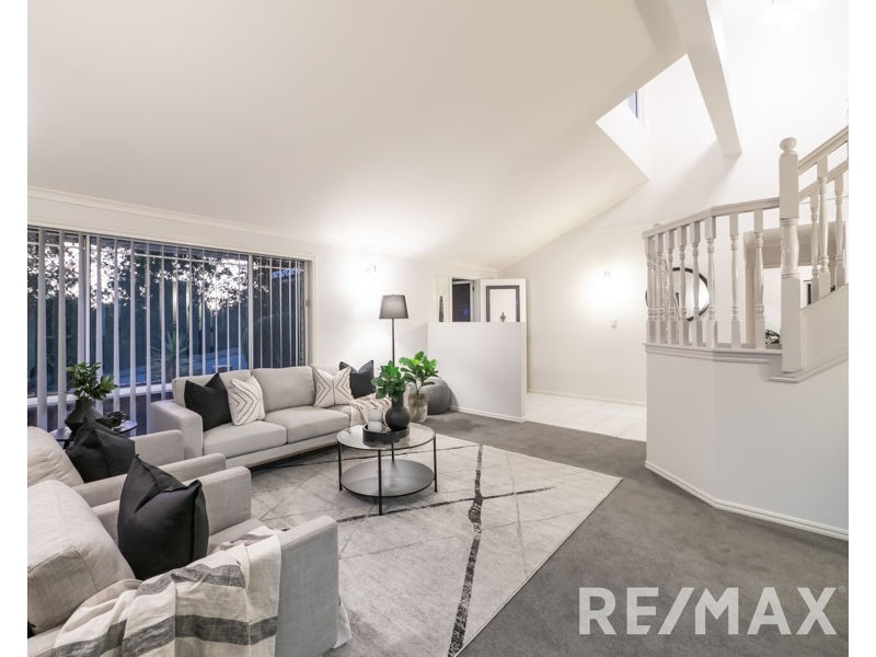 25 Drapers Road, Eatons Hill QLD 4037