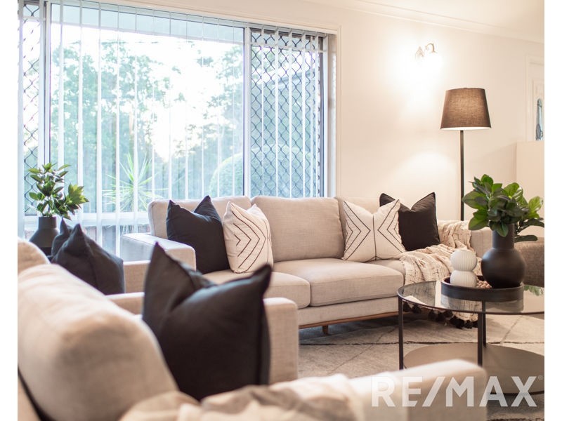 25 Drapers Road, Eatons Hill QLD 4037