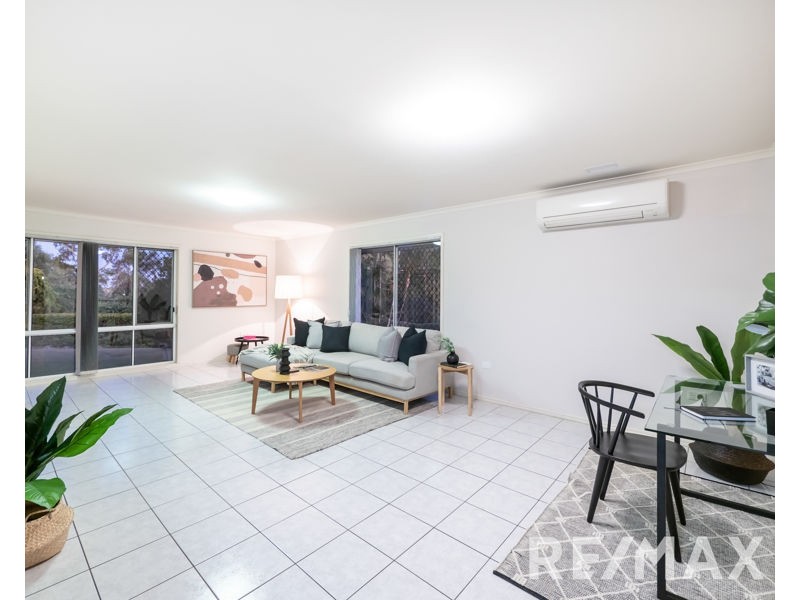 25 Drapers Road, Eatons Hill QLD 4037