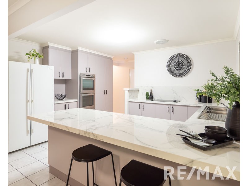 25 Drapers Road, Eatons Hill QLD 4037