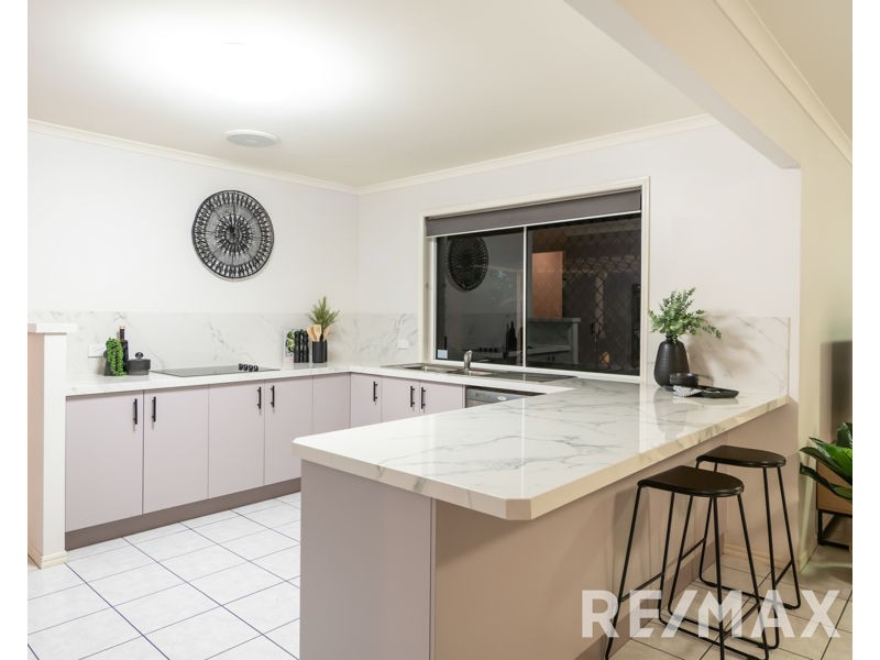 25 Drapers Road, Eatons Hill QLD 4037