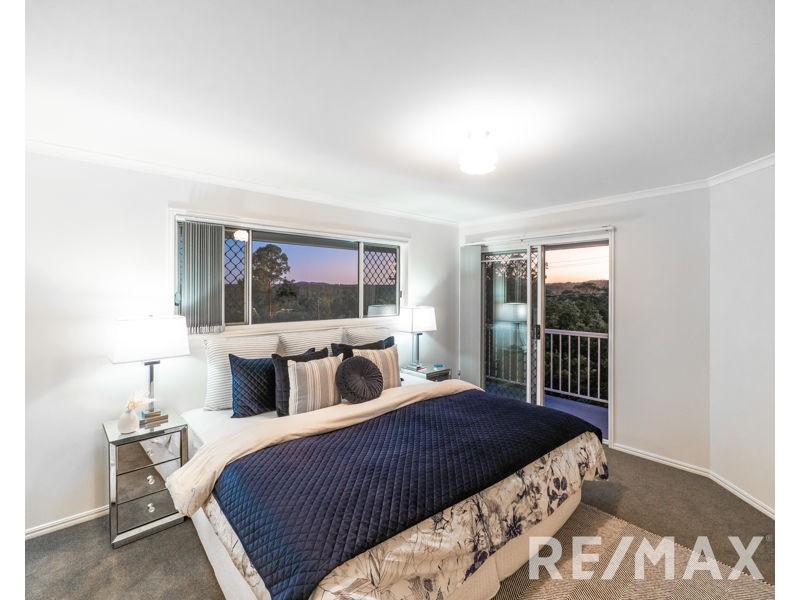 25 Drapers Road, Eatons Hill QLD 4037