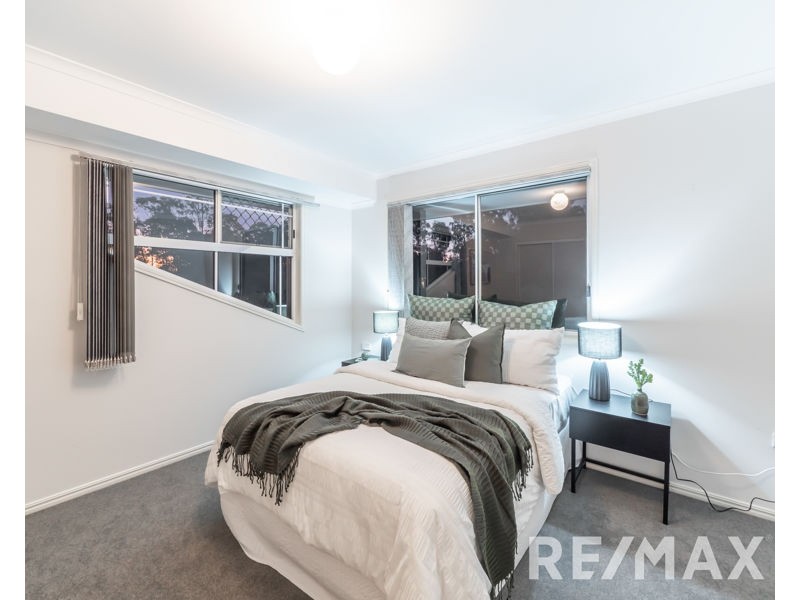 25 Drapers Road, Eatons Hill QLD 4037