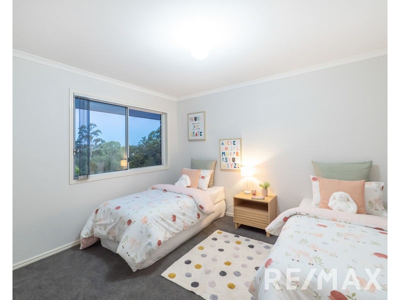 25 Drapers Road, Eatons Hill QLD 4037