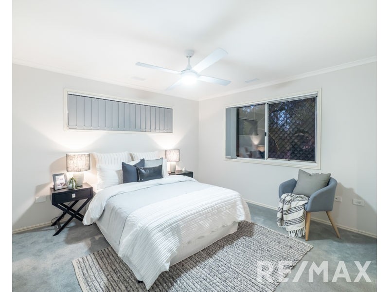 25 Drapers Road, Eatons Hill QLD 4037