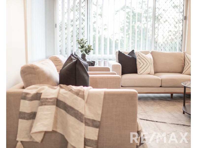 25 Drapers Road, Eatons Hill QLD 4037