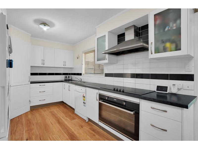 8 Ferny Way, Ferny Hills QLD 4055