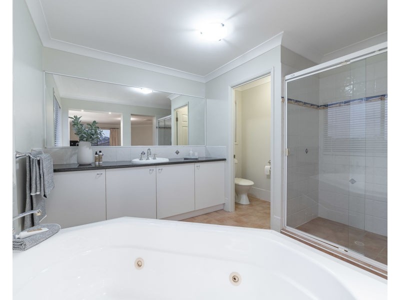 11 Windrush Close, Eatons Hill QLD 4037