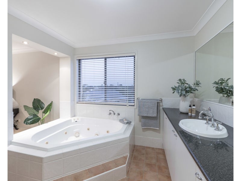 11 Windrush Close, Eatons Hill QLD 4037