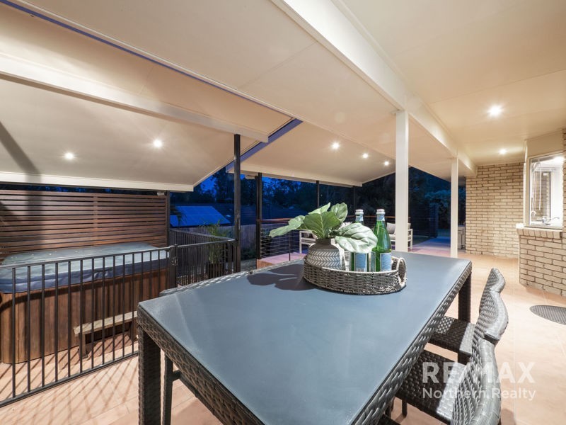 10 Sunblest Court, Eatons Hill QLD 4037