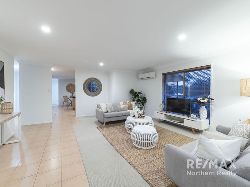 10 Sunblest Court, Eatons Hill QLD 4037