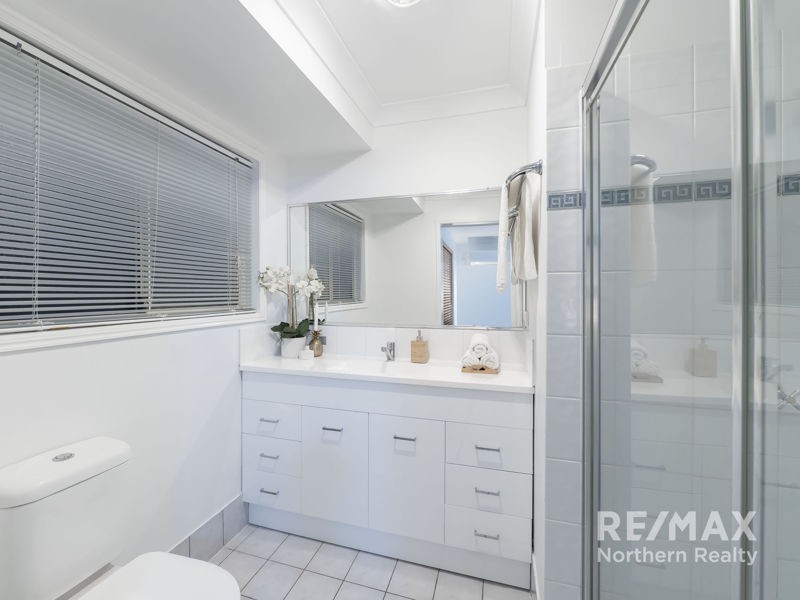 10 Sunblest Court, Eatons Hill QLD 4037