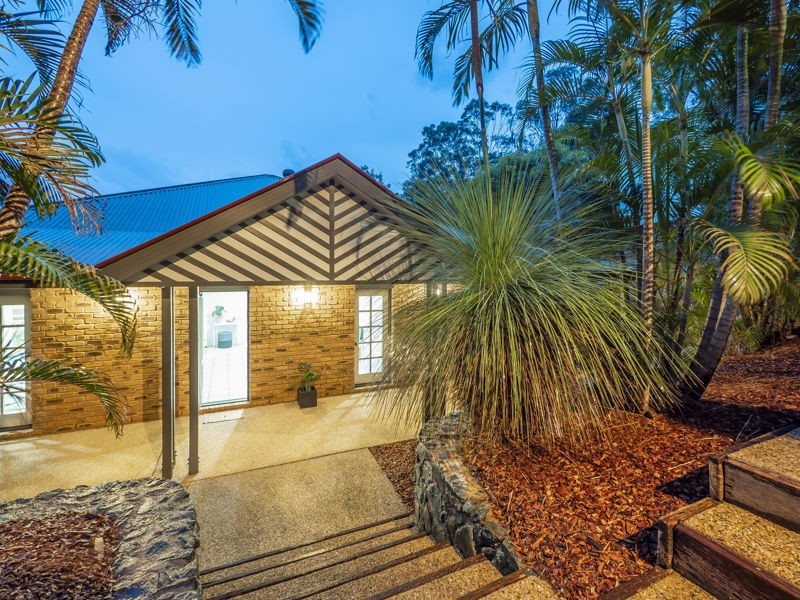 4 Corso Street, Eatons Hill QLD 4037