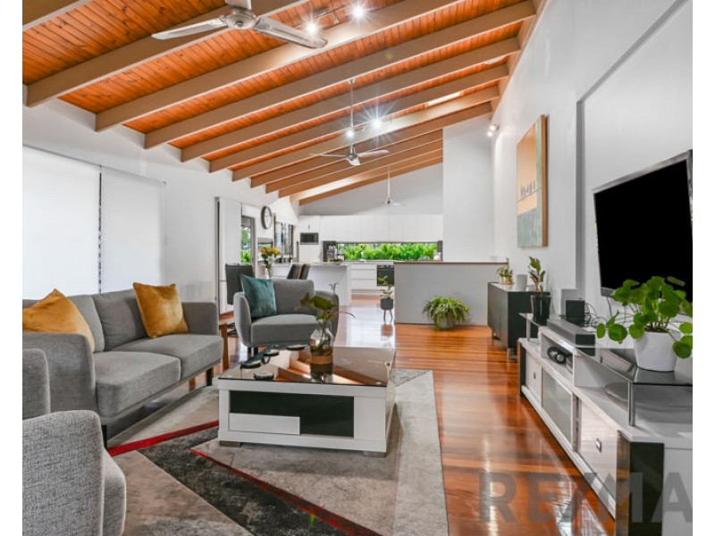 7 Janus Court, Eatons Hill QLD 4037