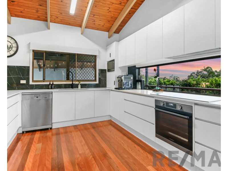 7 Janus Court, Eatons Hill QLD 4037