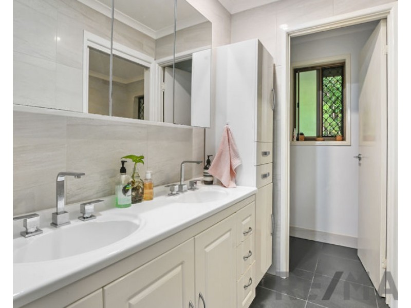 7 Janus Court, Eatons Hill QLD 4037