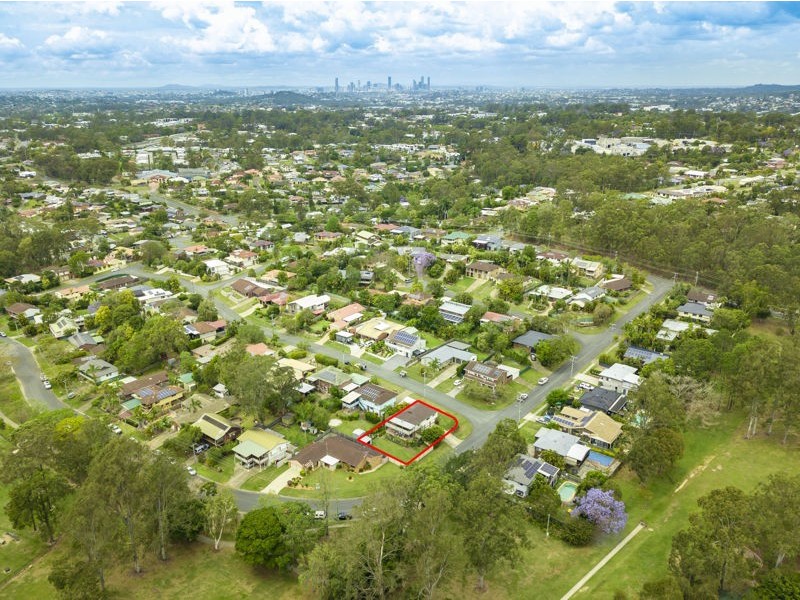 10 Nyora St, Everton Hills QLD 4053