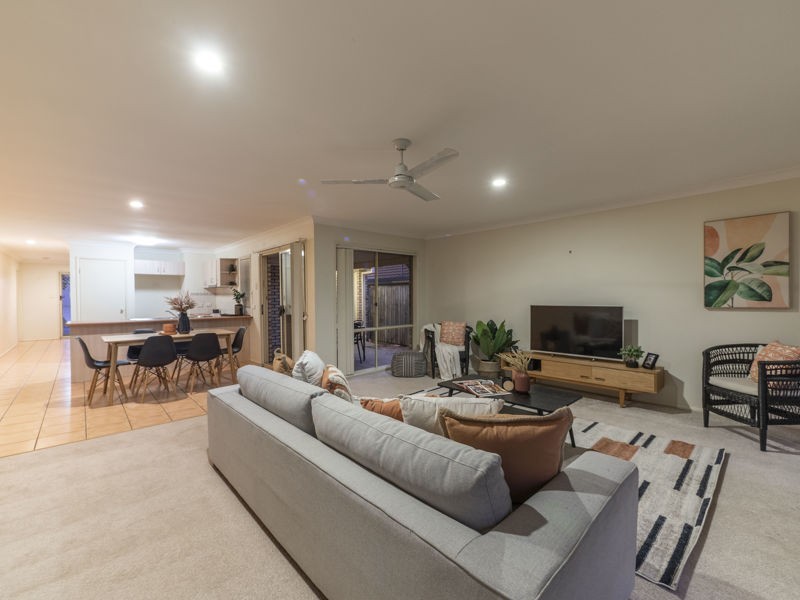 12 Gladebourne Cres, Victoria Point QLD 4165