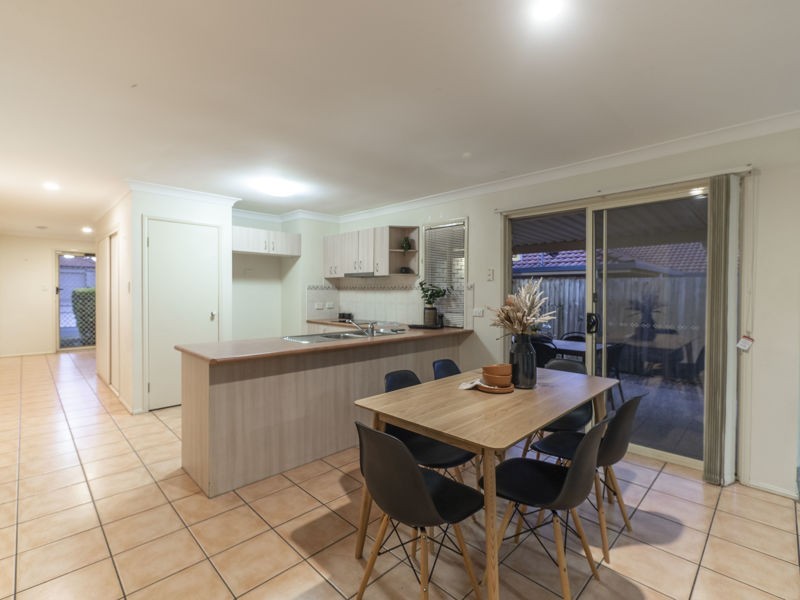 12 Gladebourne Cres, Victoria Point QLD 4165