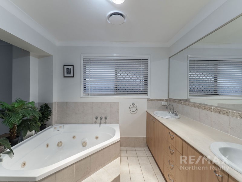 10 Meranti Crescent, Albany Creek QLD 4035