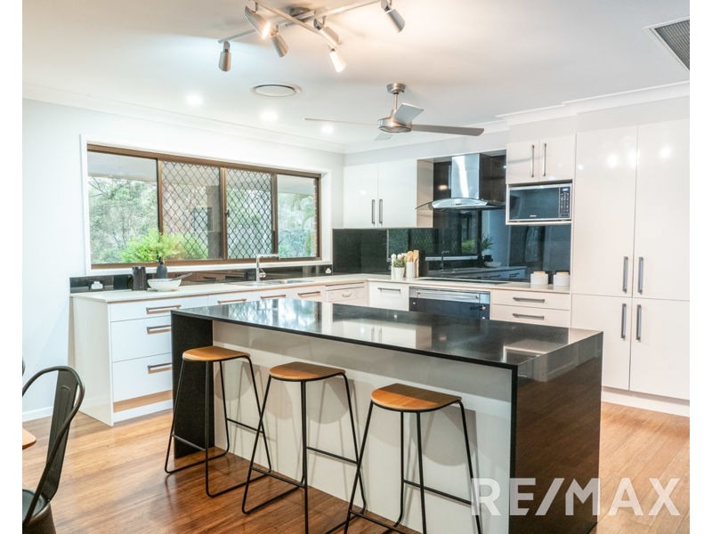 5 Eden Drive, Eatons Hill QLD 4037