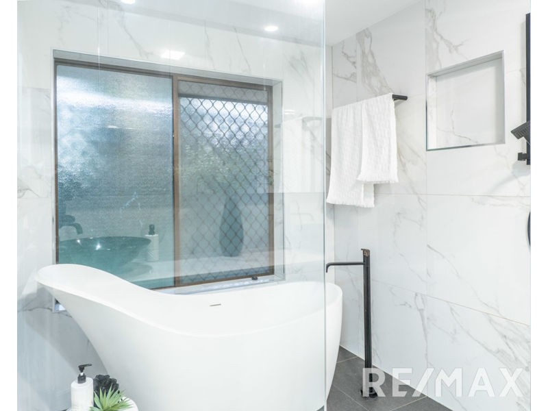 5 Eden Drive, Eatons Hill QLD 4037