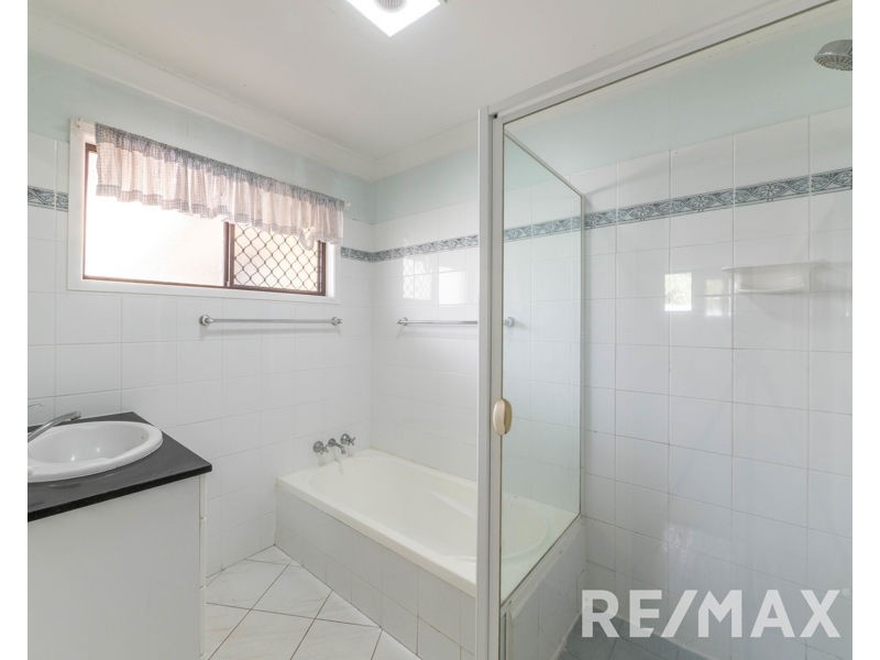 11 Strathford Avenue, Albany Creek QLD 4035