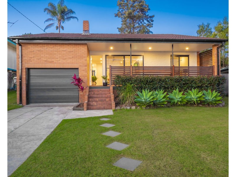 8 Monaro Crescent, Ferny Hills QLD 4055
