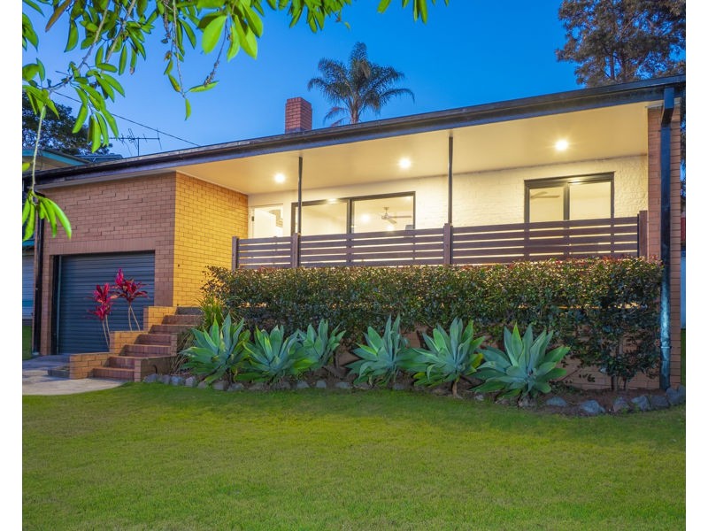 8 Monaro Crescent, Ferny Hills QLD 4055