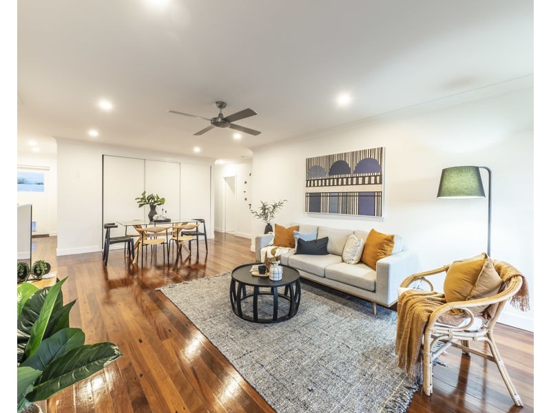 8 Monaro Crescent, Ferny Hills QLD 4055