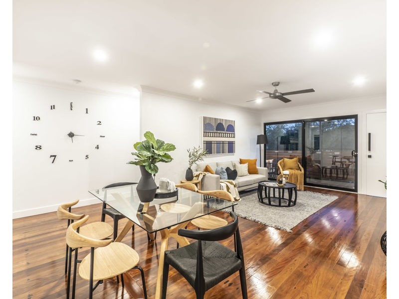 8 Monaro Crescent, Ferny Hills QLD 4055