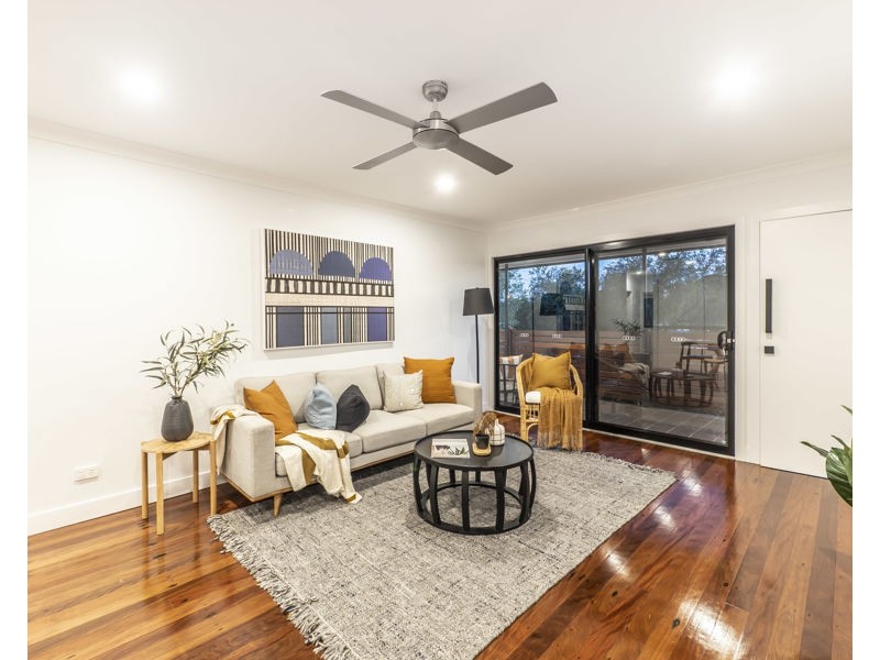 8 Monaro Crescent, Ferny Hills QLD 4055