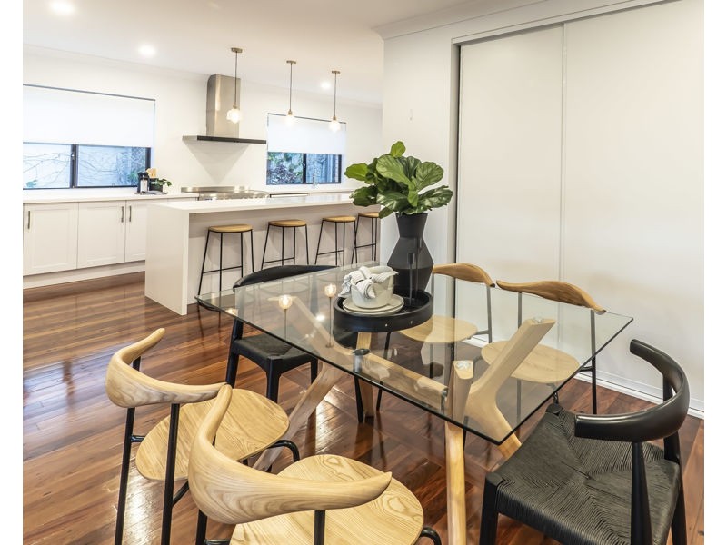 8 Monaro Crescent, Ferny Hills QLD 4055