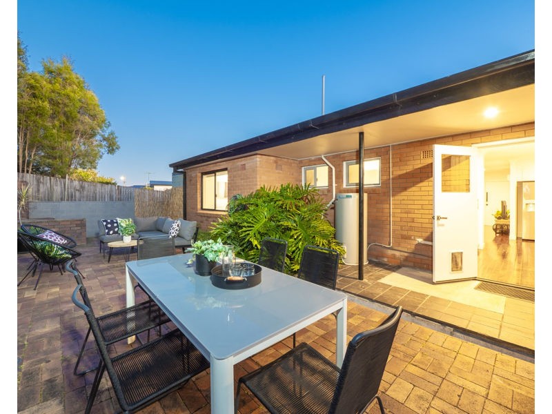 8 Monaro Crescent, Ferny Hills QLD 4055