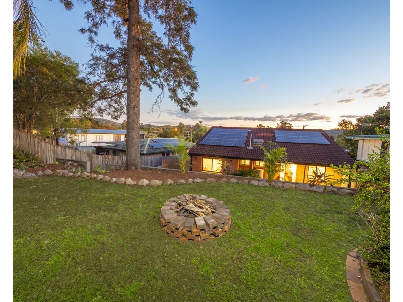 8 Monaro Crescent, Ferny Hills QLD 4055