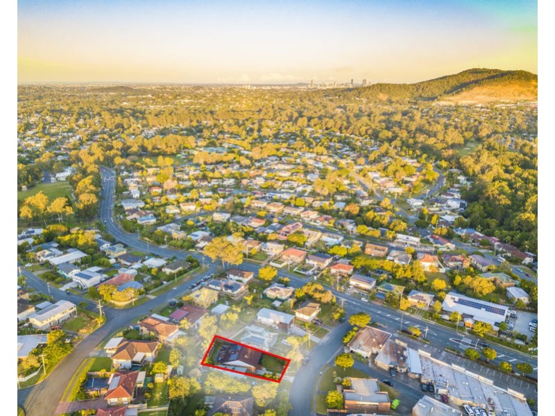 8 Monaro Crescent, Ferny Hills QLD 4055