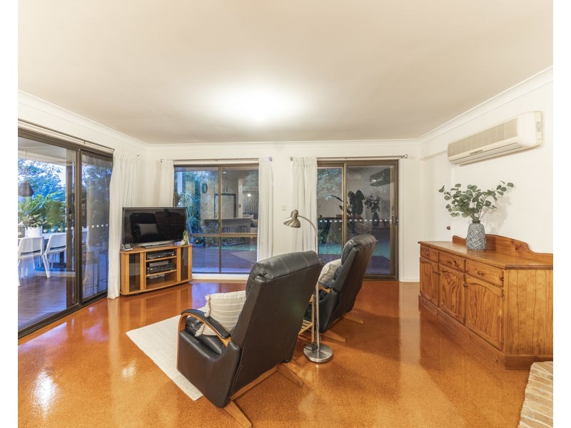 11 Carnarvon Court, Everton Hills QLD 4053