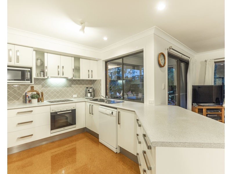 11 Carnarvon Court, Everton Hills QLD 4053