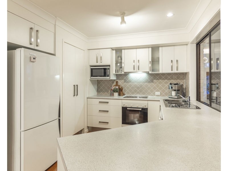 11 Carnarvon Court, Everton Hills QLD 4053