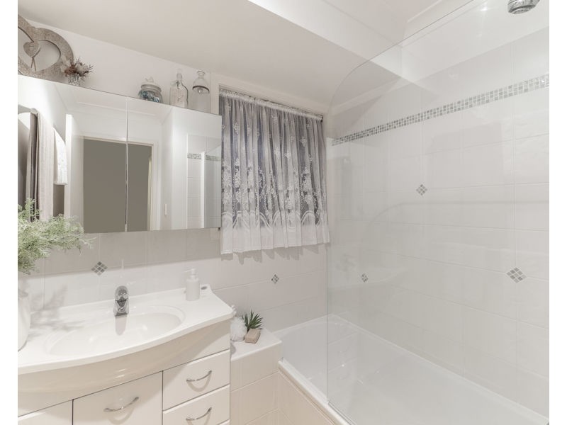 11 Carnarvon Court, Everton Hills QLD 4053