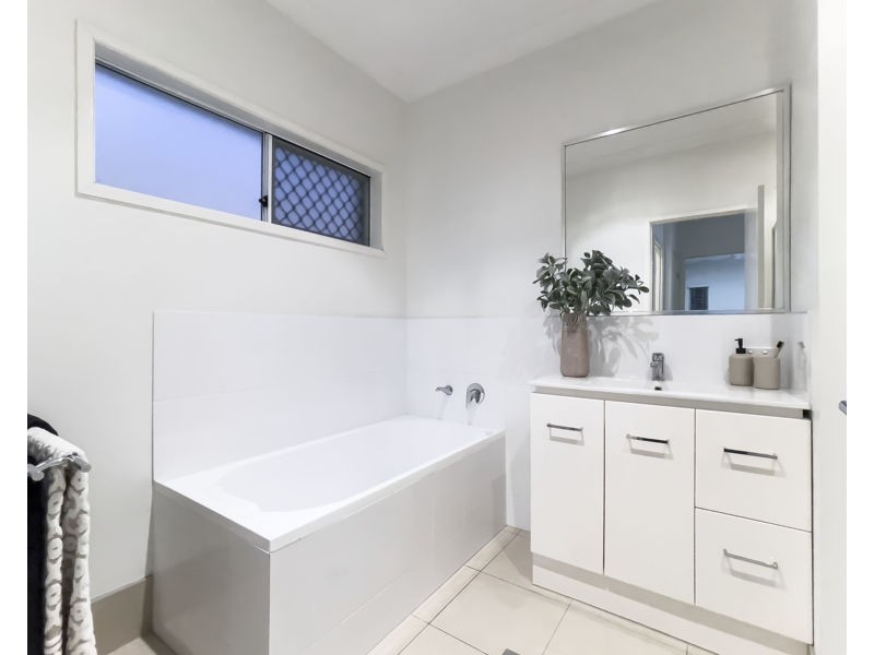 13 Melia Court, Eatons Hill QLD 4037