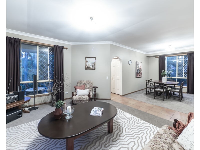 5 Elwood Court, Eatons Hill QLD 4037