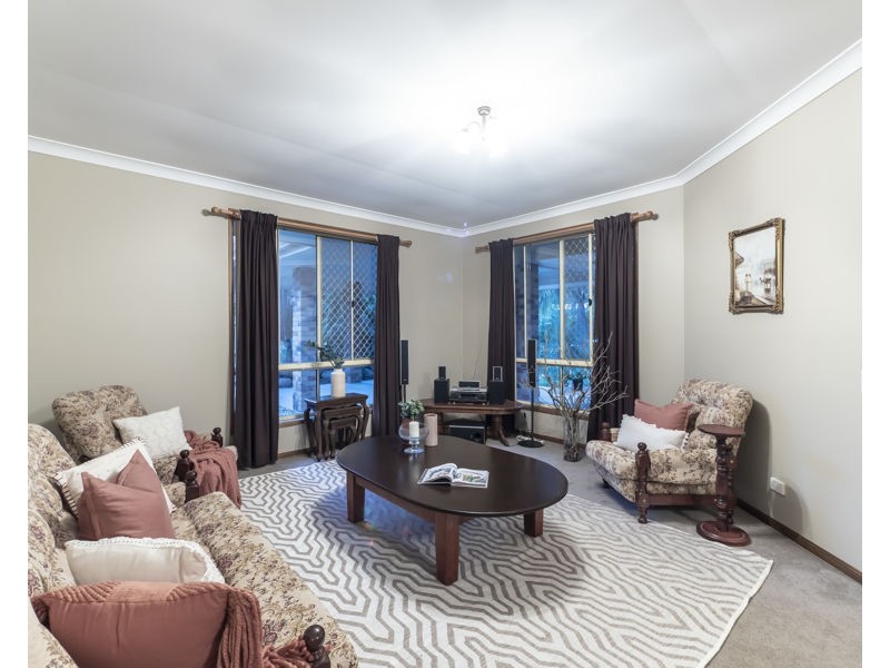 5 Elwood Court, Eatons Hill QLD 4037