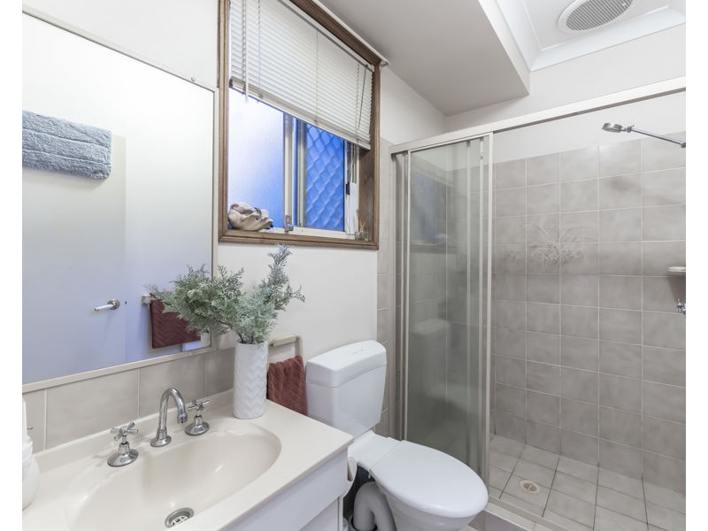 5 Elwood Court, Eatons Hill QLD 4037