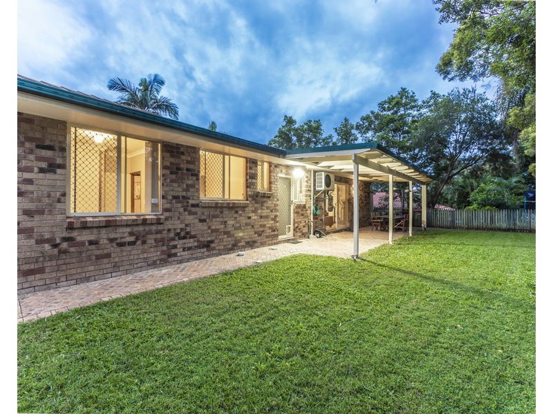 5 Elwood Court, Eatons Hill QLD 4037
